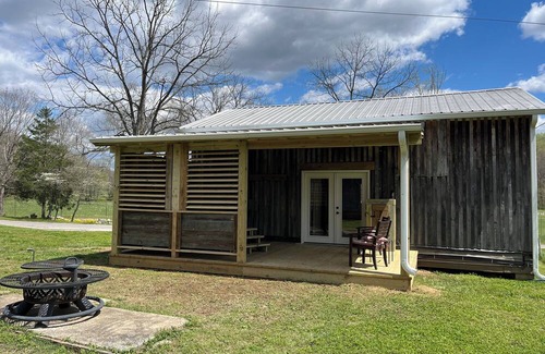 Denver Cottage | Cottage by the Creek-One hour West of Nashville