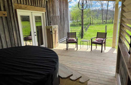 Denver Cottage | Cottage by the Creek-One hour West of Nashville