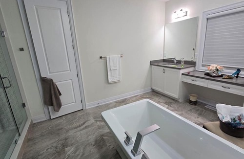 Vaughan House | All the luxuries of Home, 25mins to Airport & 5kms to Canada's Wonderland!