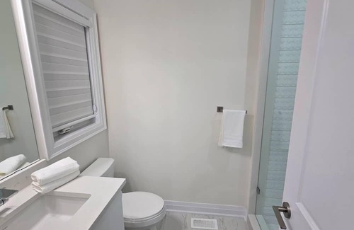 Vaughan House | All the luxuries of Home, 25mins to Airport & 5kms to Canada's Wonderland!