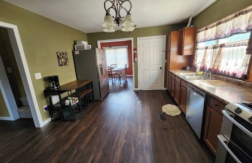 New Madrid House | Spacious 3-bedroom 2 story house in New Madrid near boat ramp with a toy room!