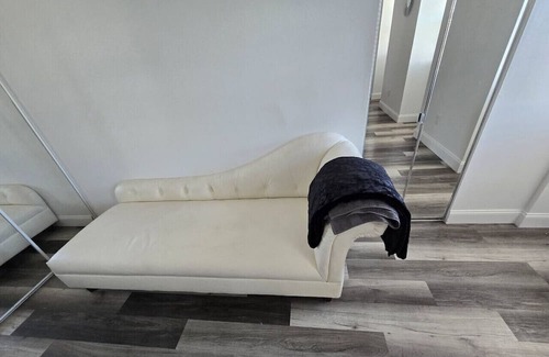 Burlington Apartment | Private Balcony-Pet Friendly -City Access -Gaming