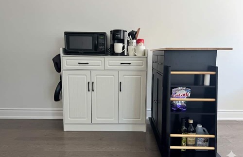 Vaughan House | Luxury Vaughan HomeStay – 1BR, Free Parking, Prime Location, 5Min to Wonderland