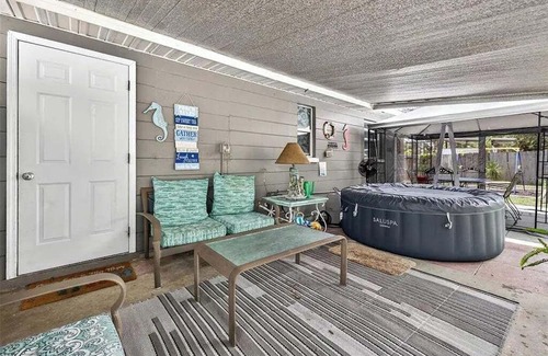 Largo Cottage | Fabulous 2-bedroom cottage with AC in Largo