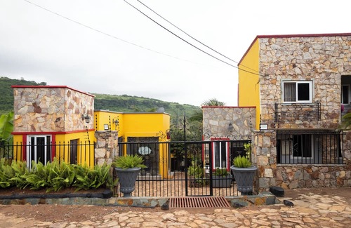 Berekuso Apartment | Lovely apartment with AC in charming Berekuso