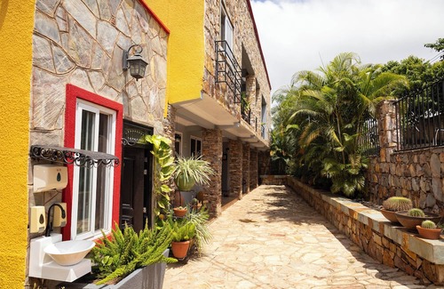 Berekuso Apartment | Lovely apartment with AC in charming Berekuso