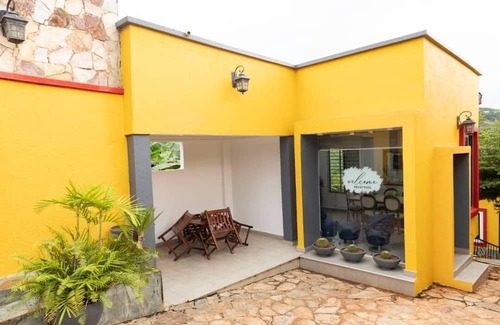 Berekuso Apartment | Lovely apartment with AC in charming Berekuso