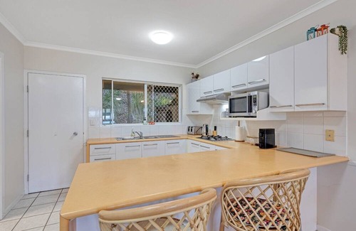 Brisbane Waterfront Villa | Stunning 3 bedroom absolute beachfront villa