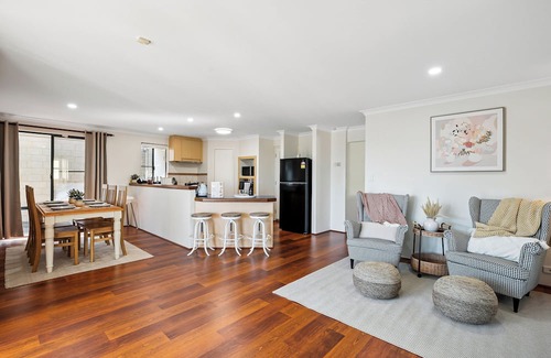 Scarborough House | Beachside Stay | Cafés Nearby | 100Mbps WiFi