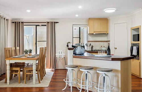 Scarborough House | Beachside Stay | Cafés Nearby | 100Mbps WiFi