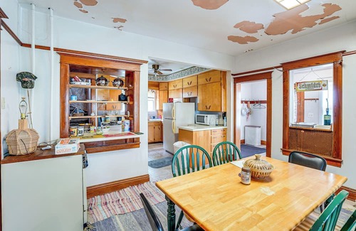Zeeland House | Cozy Rural Hideaway in McIntosh County!
