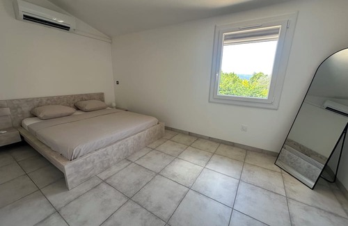 Chateau-Arnoux-Saint-Auban Cabin | Modern, air-conditioned and private barbecue