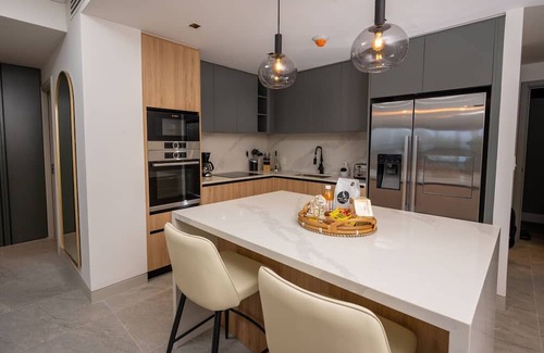 Brighton Villa | Allure 202 Summary: L
