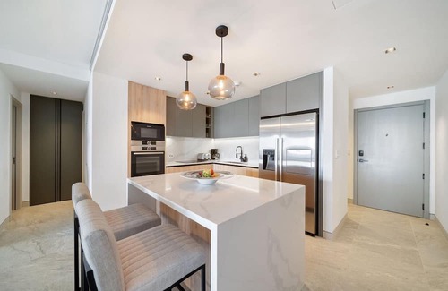 Brighton Villa | Allure 402 Summary: L
