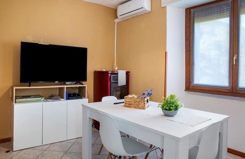 Castello dell'Acqua Apartment | Apartment 'La Terrazza' with Mountain View, Wi-Fi and Air Conditioning