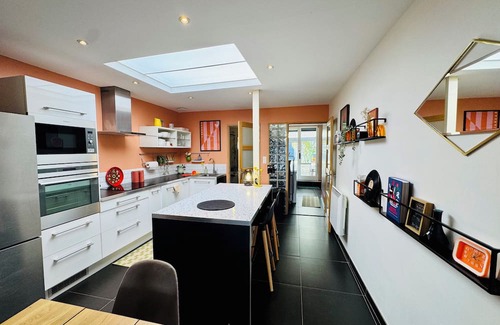 Hallennes-lez-Haubourdin House | Groovy House, 10min from Lille, with electronic dart board