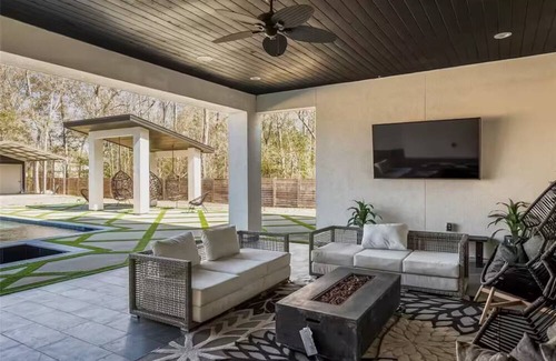 Hull House | Modern Luxe Oasis with Pool