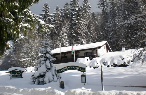 Lindberg Apartment | Apartment in A Hotel '3' with Mountain View, Private Terrace and Wi-Fi