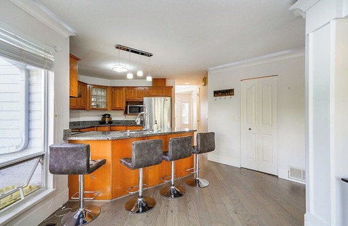 Fleetwood House | Enjoyable 4-bedroom house with AC in Surrey