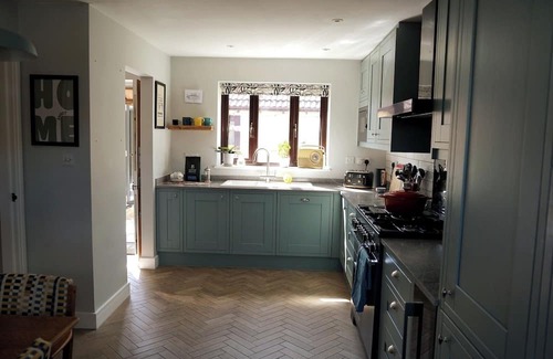 Atworth House | Atworth Haven: 4-Bed Home with Garden