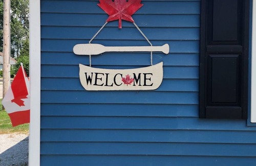 Amherstburg Cottage | .Welcome to Lakewood Moon . on a sandy beach near Amherstburg Ontario,