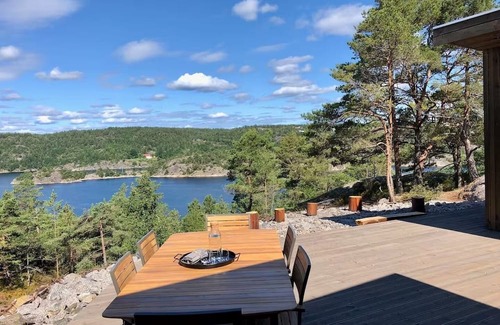 Risor Cabin | Modern Fjord Cabin w/Panoramic Views, Deck & Dock - Risør Getaway