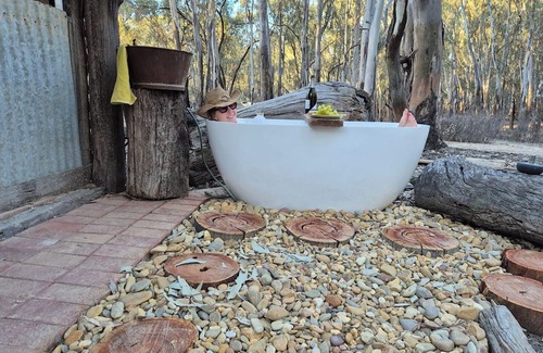 Moama Cabin | Romantic Nature Stay for 2 - Glamping 5 minutes from Moama and the Murray River
