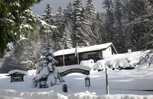 Lindberg Apartment | Apartment in A Hotel '5' with Mountain View, Private Terrace and Wi-Fi