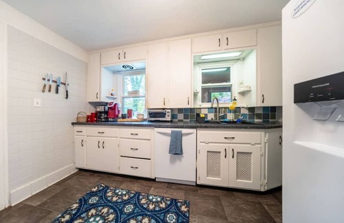 Novelty Apartment | Novelty Wooded Retreat, 3 b 2 b