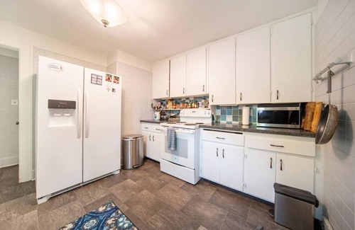 Novelty Apartment | Novelty Wooded Retreat, 3 b 2 b