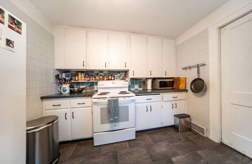Novelty Apartment | Novelty Wooded Retreat, 3 b 2 b