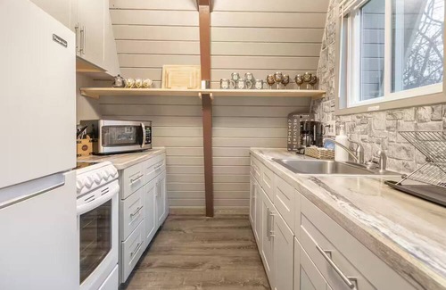 Ocean Shores Villa | 1BR Viking Beach Villa - Walk to Beach - Pet-Friendly, Sleeps 5