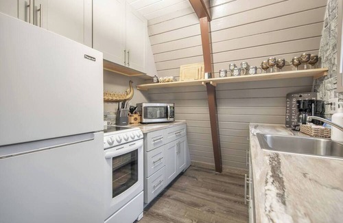 Ocean Shores Villa | 1BR Viking Beach Villa - Walk to Beach - Pet-Friendly, Sleeps 5