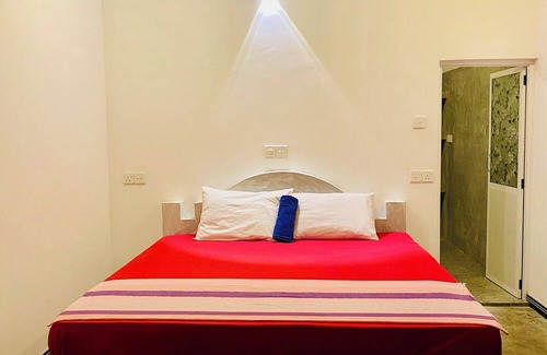 Unawatuna Hotel | 6-bedroom hotel in wonderful Unawatuna with AC and non AC