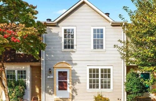 Germantown House | 3-bedroom townhome in delightful Germantown with AC