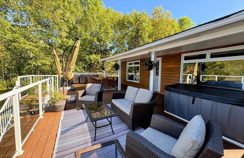 Springfield House | Lakefront Escape with Hot Tub and Outdoor Kitchen