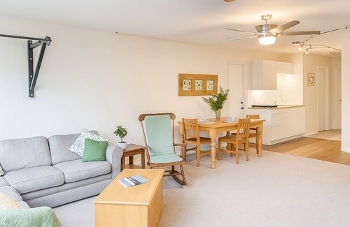 Brentwood Bay House | Arbutus and Fir Retreat. Priced for long stays. Pet-friendly!