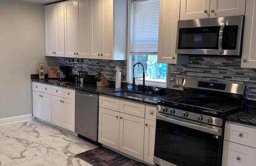 Overlea House | Spacious 4-bedroom retreat house with plenty of parking