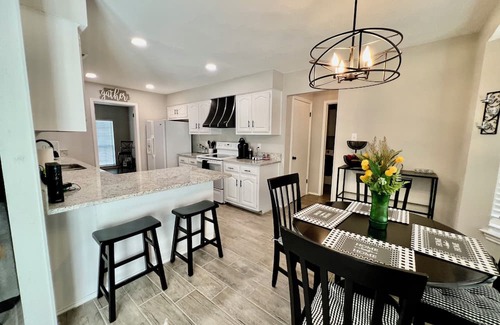 Universal City House | 4BR Universal City Relocation Housing W/D WiFi