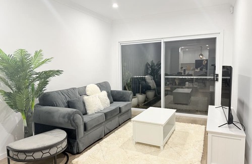 Tullimbar House | Serene Escape