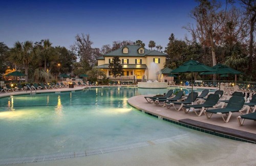 Mundelein Hotel | 4 Suburban Getaway Close to Dining, Shopping, and Entertainment in Mundelein