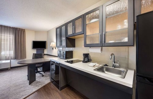Braintree Hotel | 2 Units | Corporate Comfort in Braintree | Near South Shore Business Hub