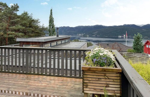 Flekkefjord House | Cozy home in Flekkefjord with house sea view