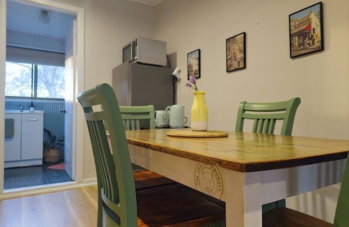 Frog Rock Apartment | The Burrow Guest Suite at Resteasy Farmstay