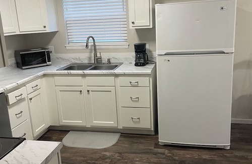 Jefferson City House | Charming 2-bedroom house in Jefferson City with AC