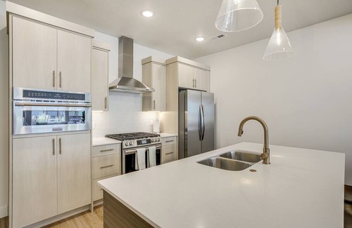 Weber County House | Hike & Ski: Townhome 8 Mi to Dtwn Ogden!