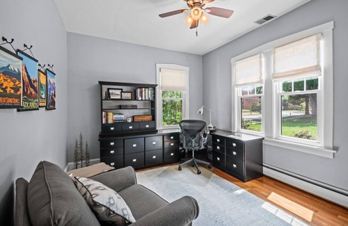 Western Springs House | Ruby’s Retreat - 4BD/3BA+Office in Western Springs