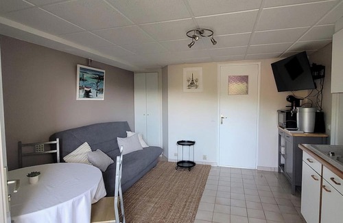 Domont Apartment | Charming 35 m2 apartment with terrace and garden
