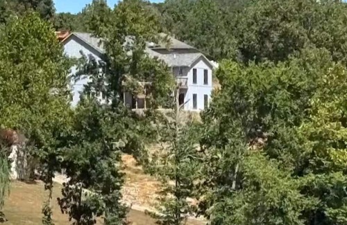Eddyville House | New lake front home! Bluey on Eddy Bay is minutes from the marina!