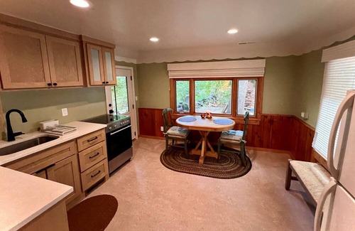 Snowbird Cottage | Charming Creekside Mountain Cottage